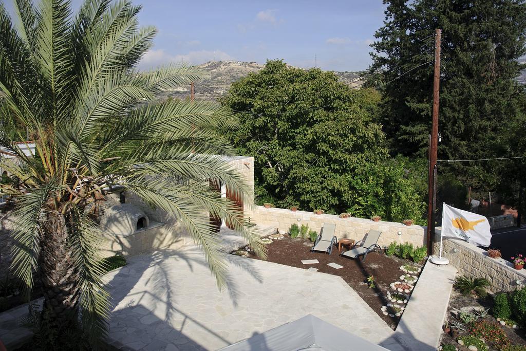 Palm Tree Oriental House And Homestay Polis Extérieur photo