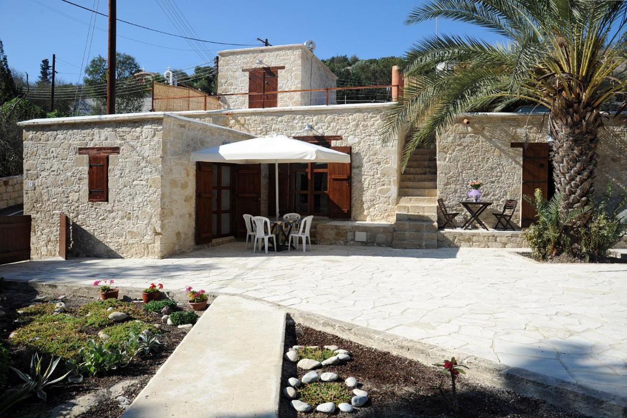 Palm Tree Oriental House And Homestay Polis Extérieur photo